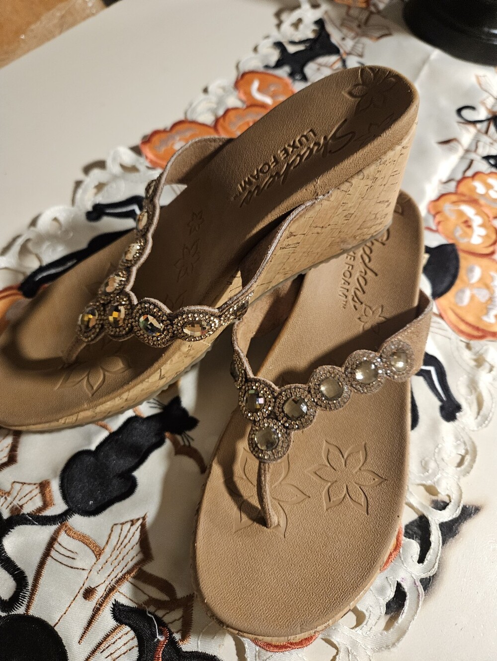 Skechers Cali Beverlee Bizzy Babe Wedge Sandals Tan Rhinestone Boho Size 8